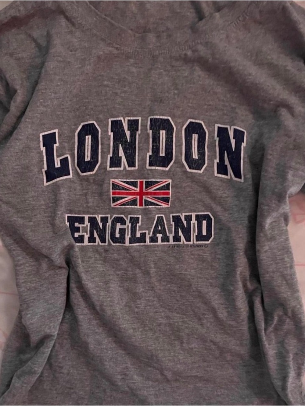 Brandy Melville Gray London England Graphic shirt